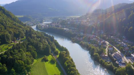 Seguimiento-Aéreo-Sobre-El-Río-Drava-En-El-Paisaje-De-Dravograd-En-Eslovenia