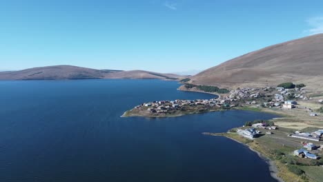 Descubriendo-El-Pueblo-De-Tabatskuri,-Uno-De-Los-Pueblos-Más-Bellos-De-La-Región-De-Samtskhe-javakheti