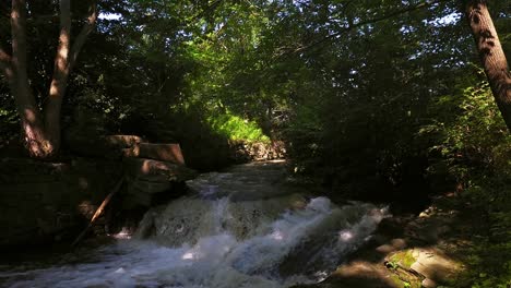 Establishing-shot-at-Royal-River-falls-in-Yarmouth,-Maine