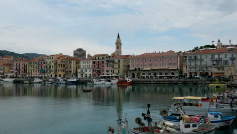 imperia oneglia mar puerto vistas al puerto. lapso de tiempo