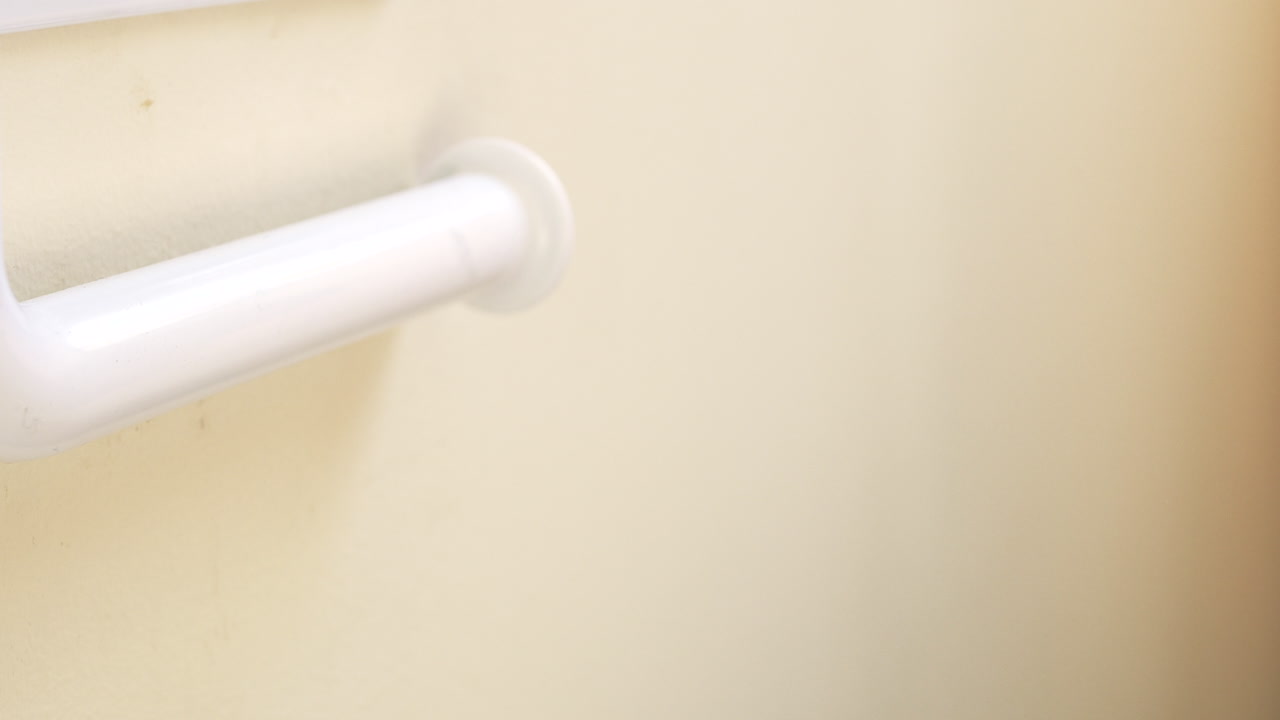 不滿空廁所卷, 靠近