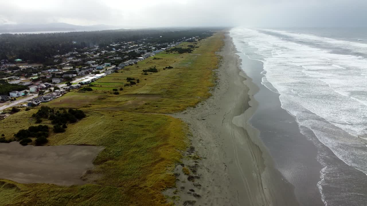 US, WA, Ocean Park, 2025-10-25 - Drone view of the beach in southern Washington in the fall