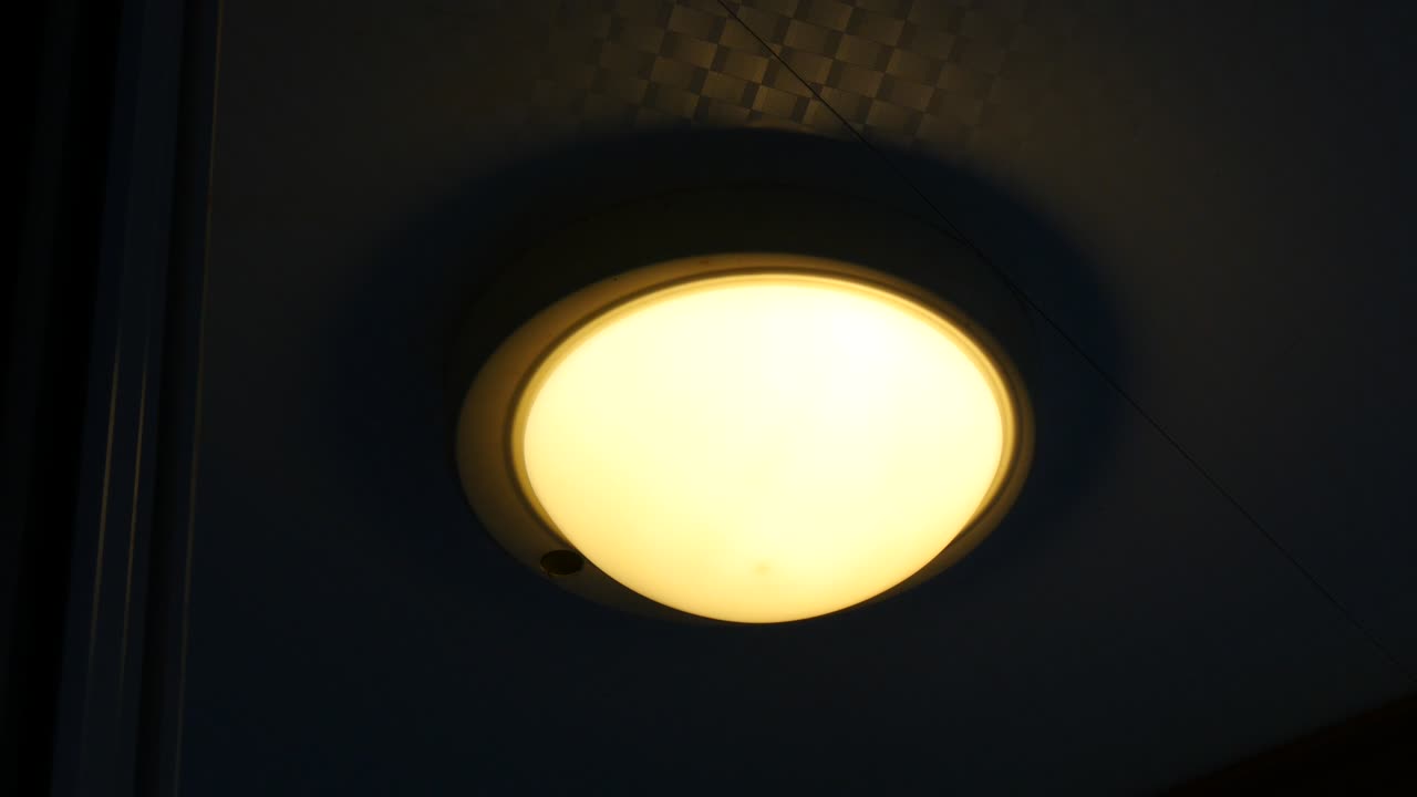 encender y apagar la luz del techo