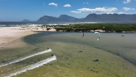 Kitesurf-Extremo-En-Un-Día-Ventoso-Cerca-De-La-Costa-Sudafricana,-Vista-Aérea