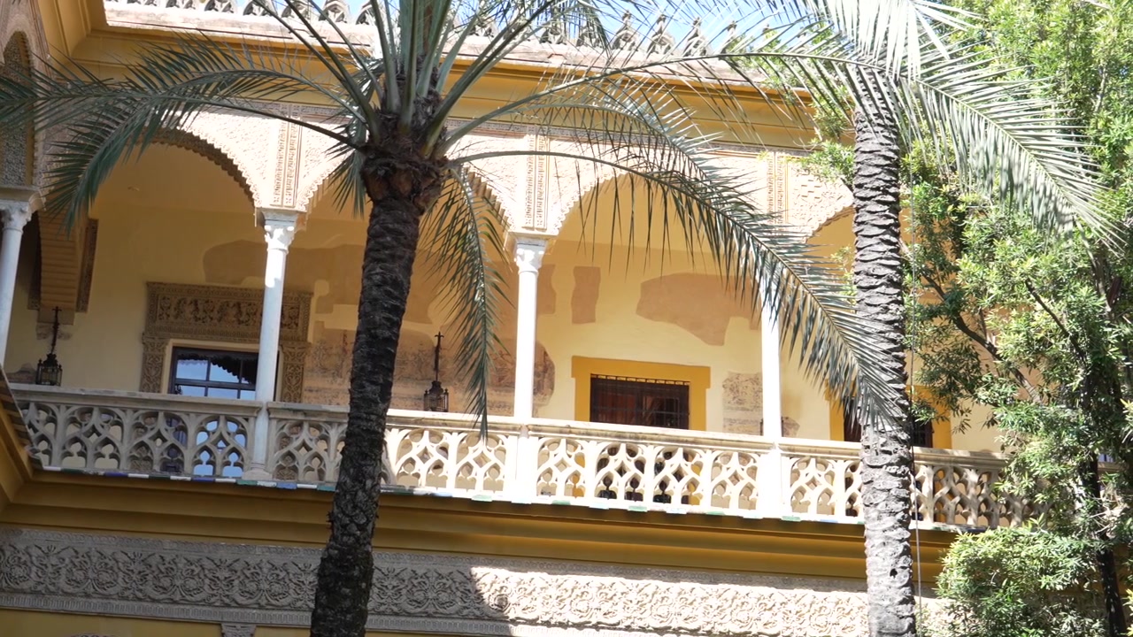 Cortile della Casa Museo Antonio Machado con palme