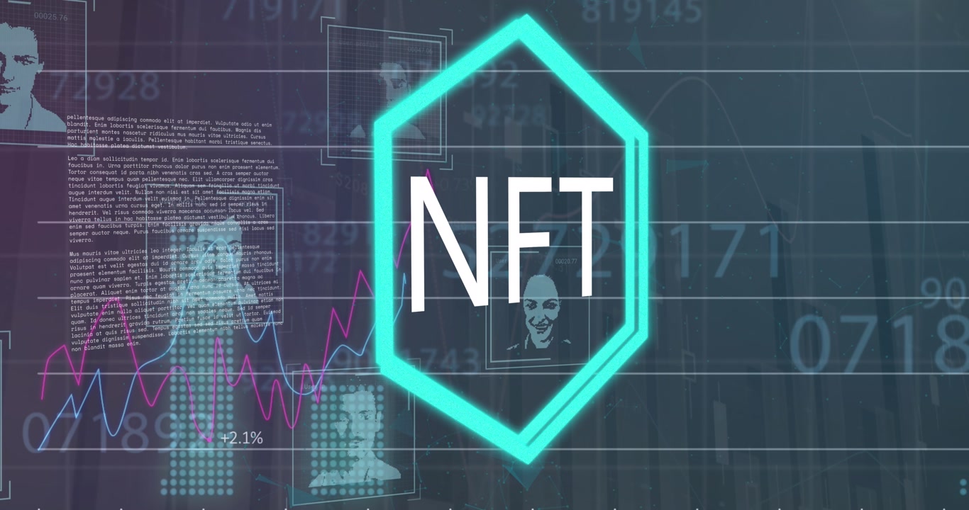 Animation af NFT-tekst over databehandling på sort baggrund.