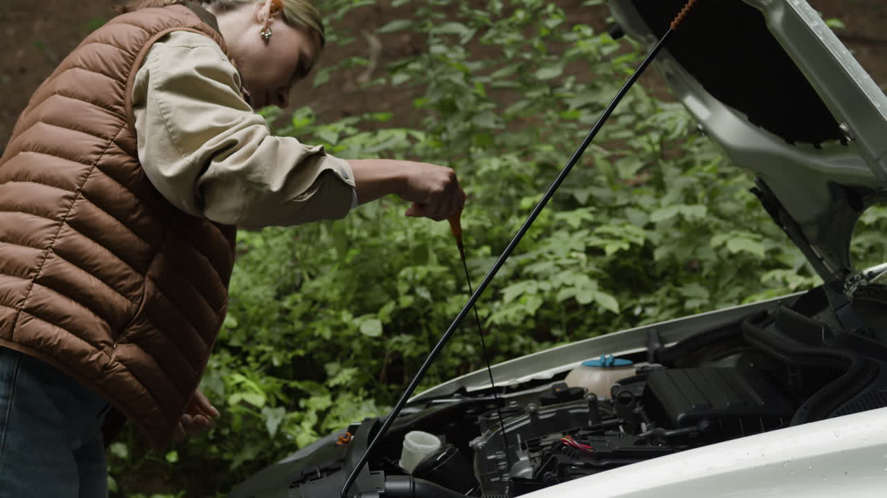 Checking Car Oil Level
