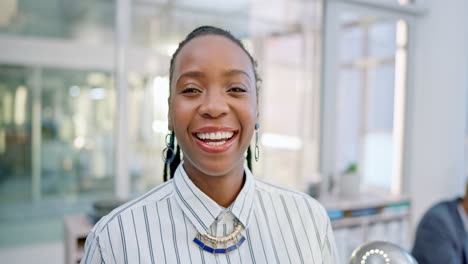 Mujer-Negra,-Riendo-Y-Retrato-Para-Negocios