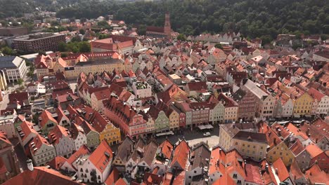 witness the architectural beauty of landshut’s historic buildings, showcasing intricate designs and rich cultural heritage