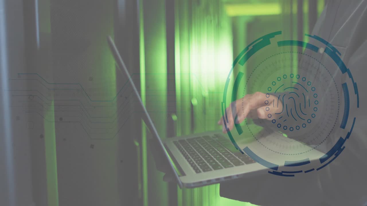animación del procesamiento de datos con las manos utilizando una computadora portátil en la sala del servidor