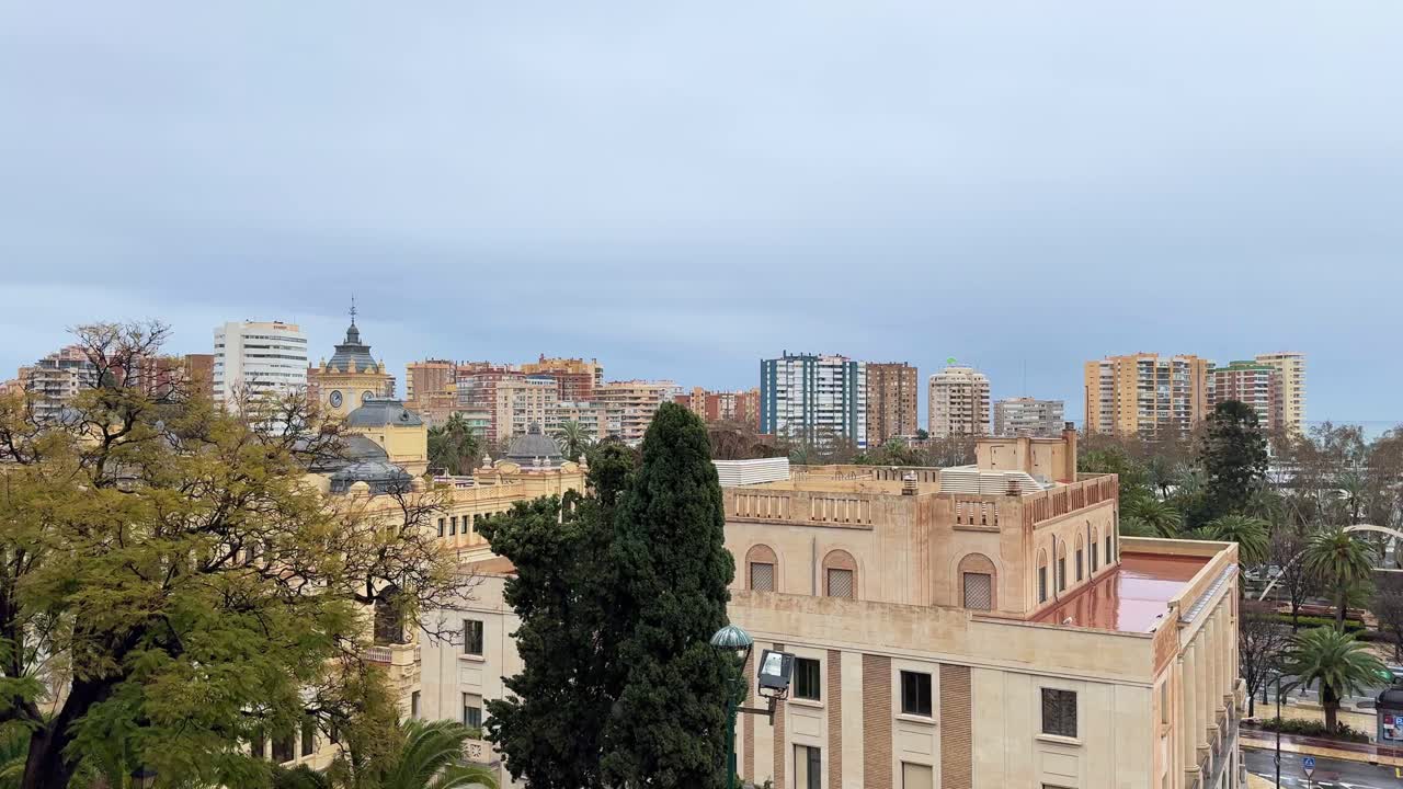 malaga españa día lluvioso punto de vista bienes raíces costa del sol ciudad española