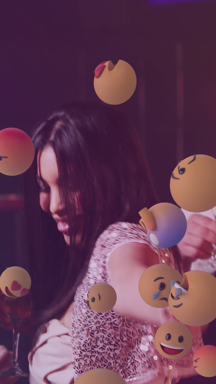 анимация значков эмодзи над танцующими людьми