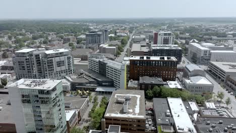 Ciudad-De-Iowa,-Centro-De-Iowa-Con-Video-De-Drones-En-Movimiento