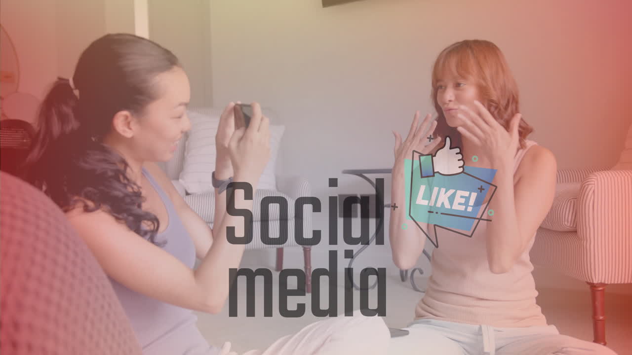 소셜미디어와 '라이크' 버튼 애니메이션을 통해 여성들이 실내에서 사진을 찍는