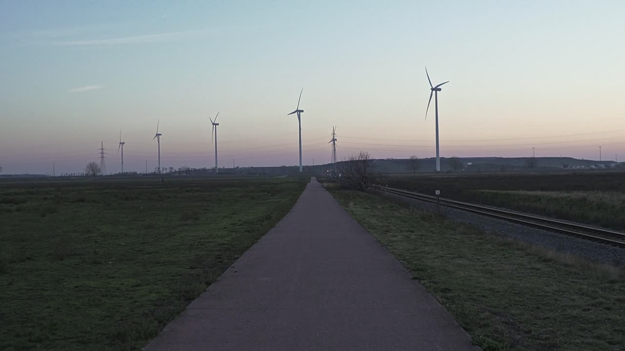 멀리 있는 풍차 sony a6400 shot belgium