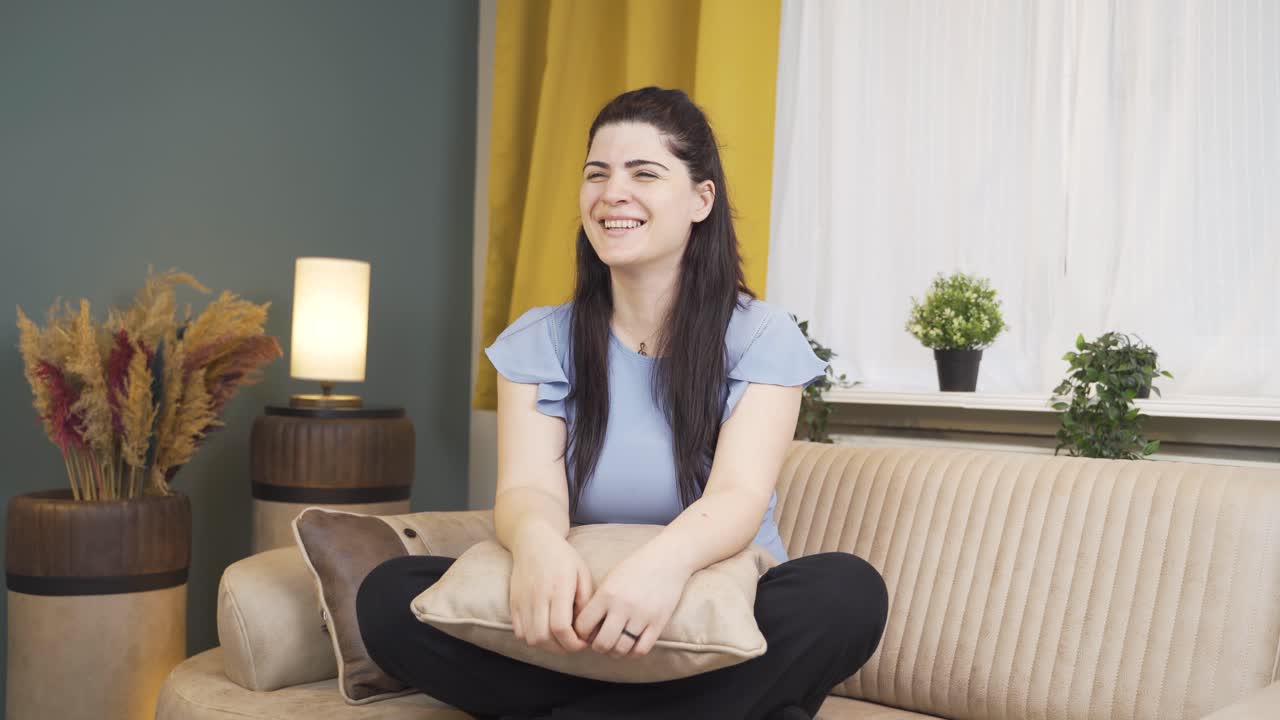 문제가 있는 여자는 사려 깊고, 부유하지 않습니다.