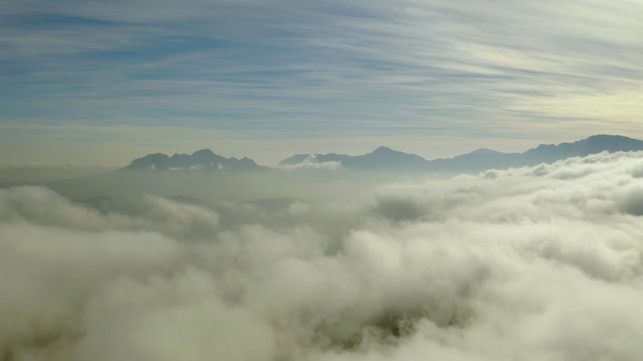 구름에서 어떤 모양을 볼 수 있나요?
