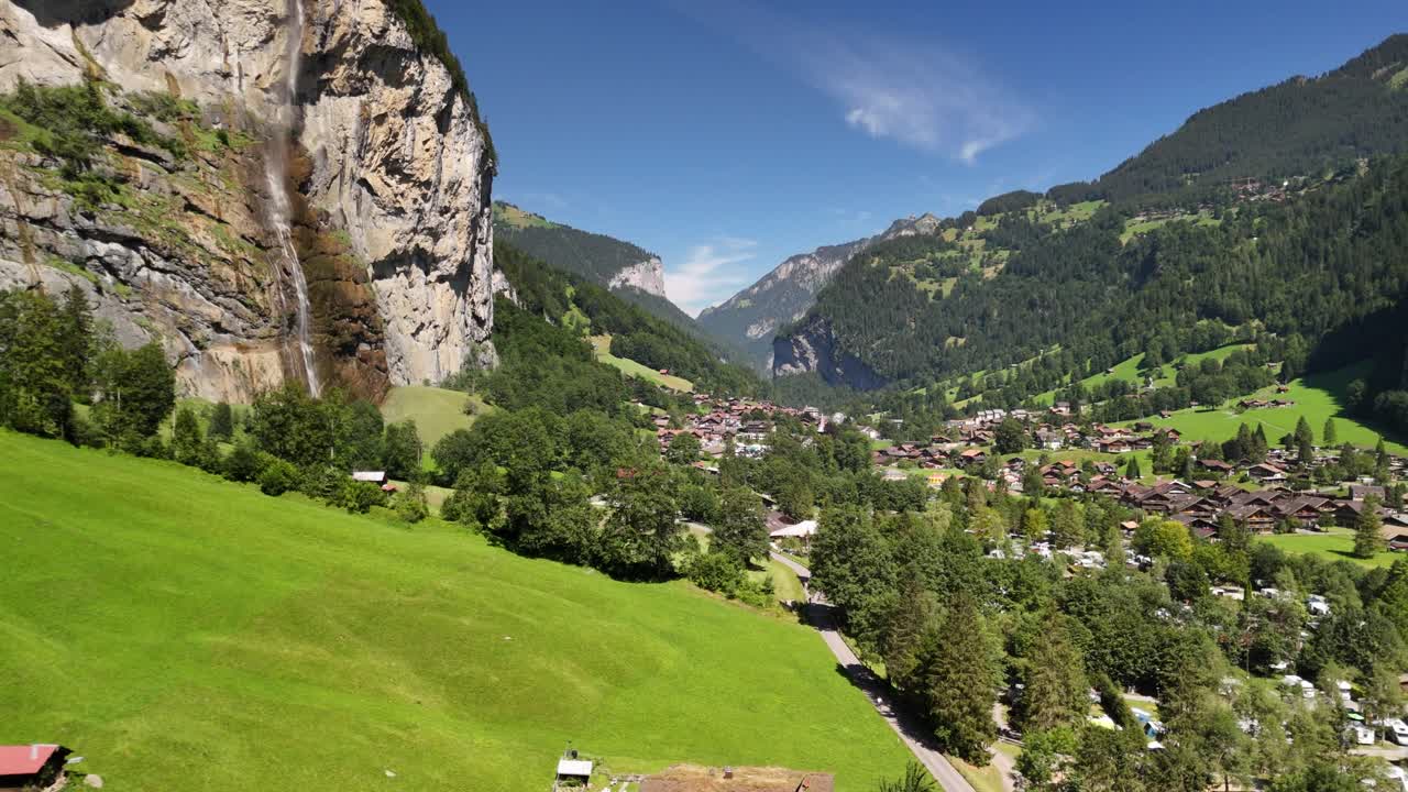 아름다운 스위스 마을 라우터브룬 (lauterbrunnen) 스위스 알프스 산맥 계곡 집