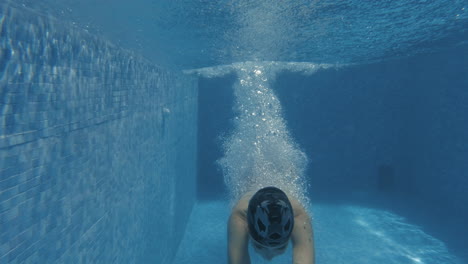 Woman-Diving-and-Swimming-Underwater-slow-motion