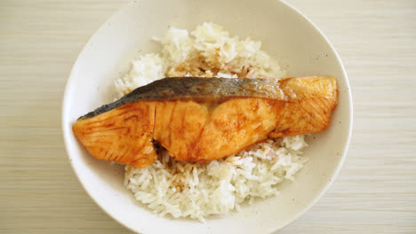 grilled salmon with soy sauce rice bowl - japanese food style