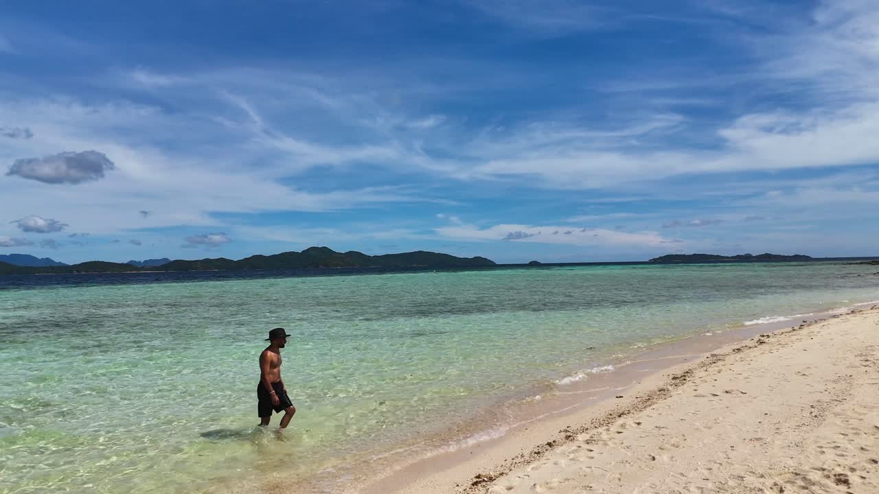 열대 섬 해변 장면