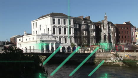 animación de un escáner verde contra una vista aérea del paisaje urbano