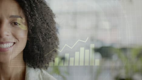 Animación-Del-Procesamiento-De-Datos-Y-El-Mercado-De-Valores-Sobre-Una-Feliz-Empresaria-Birracial