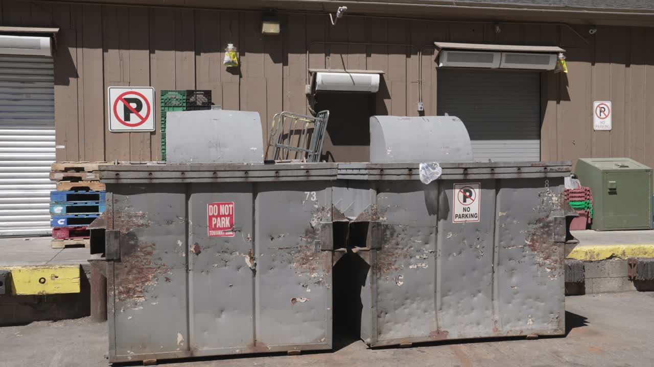 panning no parking loading dock