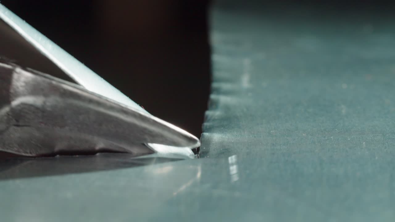 Cutting Metal with a Saw