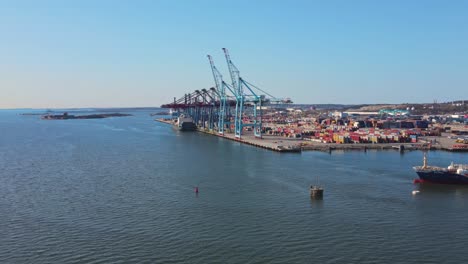 Cranes-In-The-Harbour-Of-Gothenburg,-Sweden