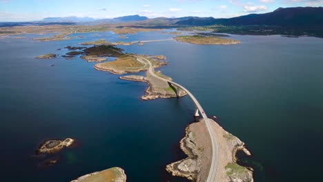 Imágenes-Aéreas-De-La-Carretera-Del-Océano-Atlántico-Noruega