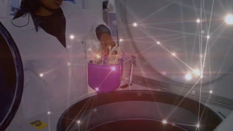 colocación de muestras en centrifugadora, científico con animación de red de datos en laboratorio