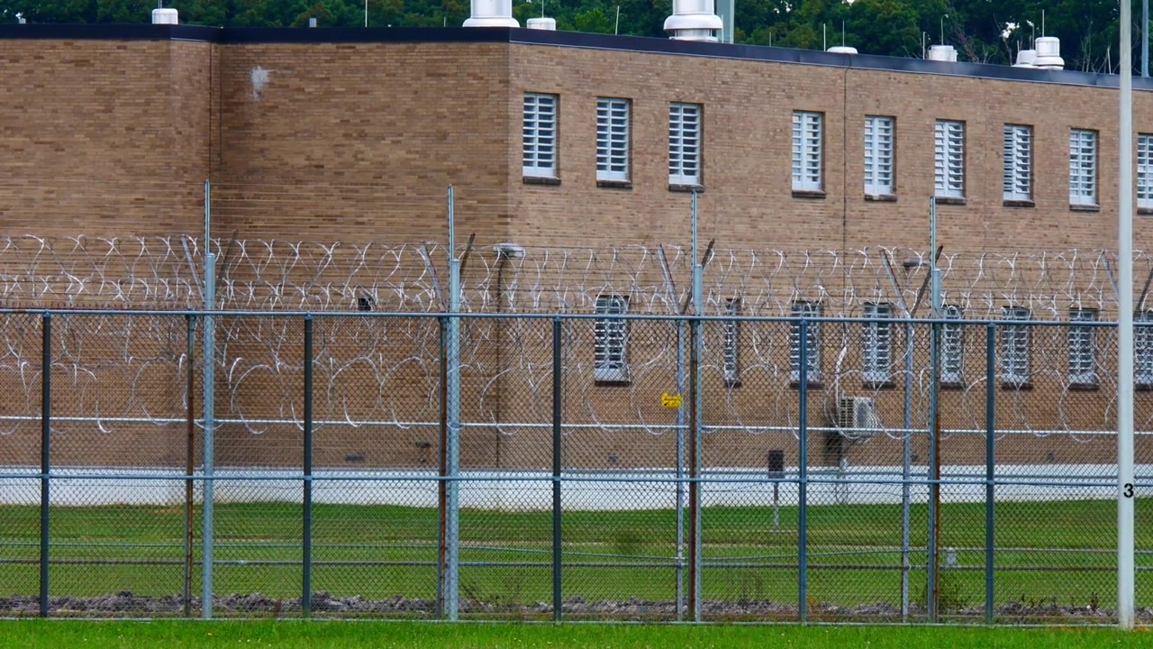 Southern Ohio Correctional Institute, maksimum sikkerhetsfengsel i Lucasville, Ohio, vakttårn og piggtrådgjerde