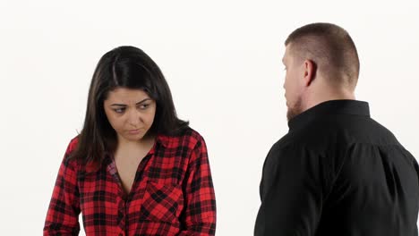 pareja discutiendo