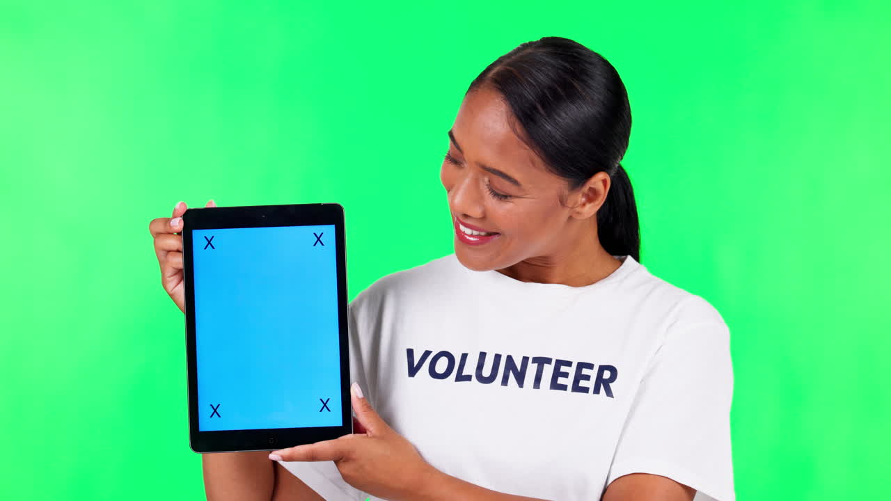Wanita, tablet dengan mockup, dan green screen