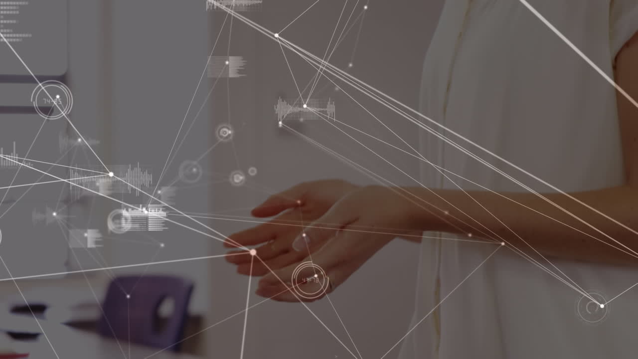 анимация сети соединений с обработкой данных над кавказской учительницей в классе