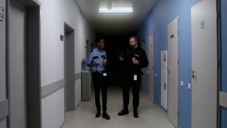 Team-in-uniform-relaxing-on-the-corridor