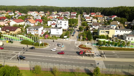 Luftaufnahme-Mit-Dem-Verkehr-Neben-Dem-Wohnpark