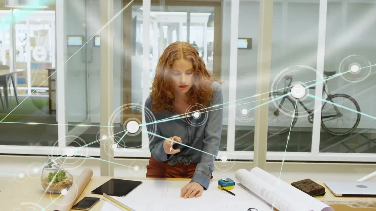 сеть связей против женщин, работающих в офисе