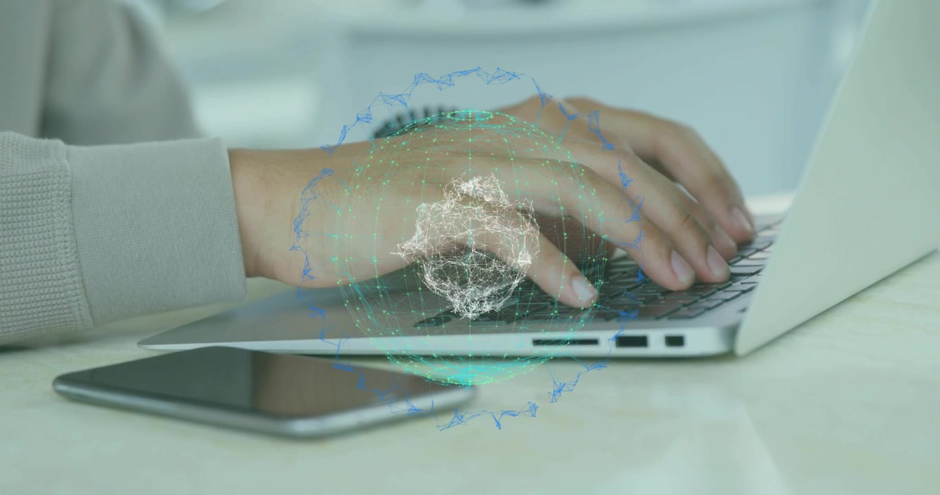 Person, der skriver på en bærbar computer med digital globus-overlay