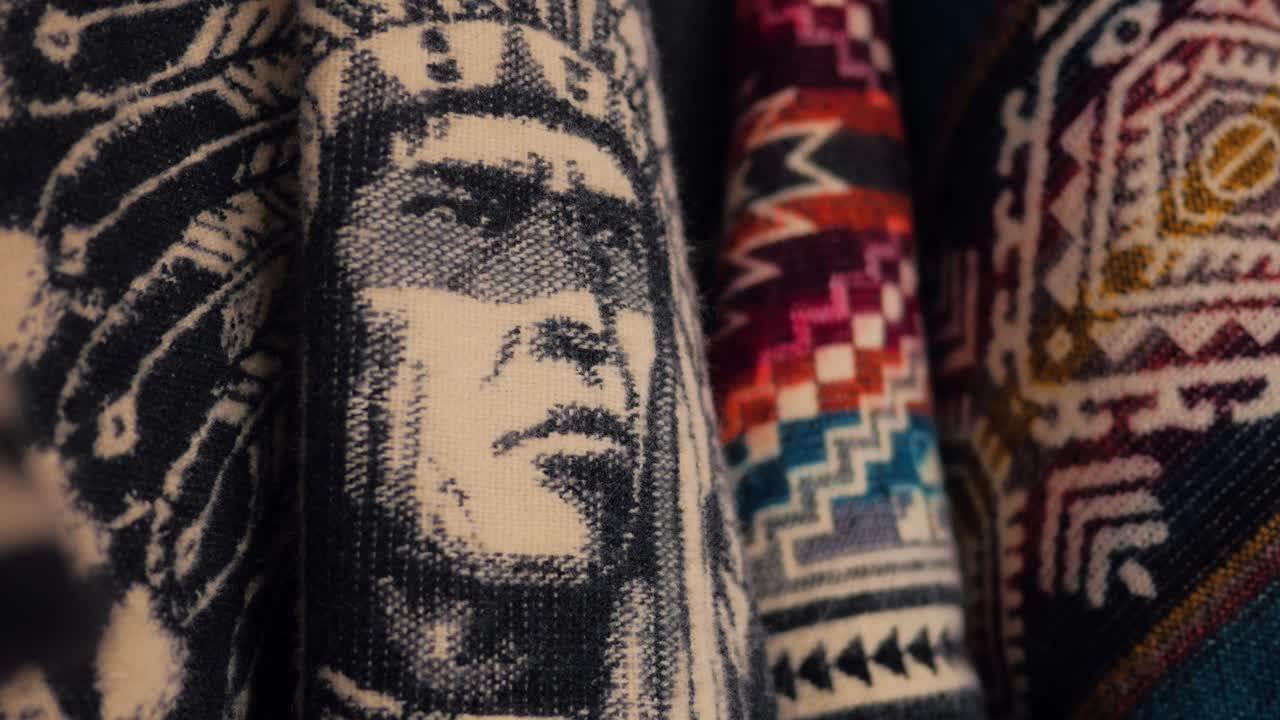 인도 부족 테마를 가진 원주민 직물 액세서리, 독점적으로 수작업