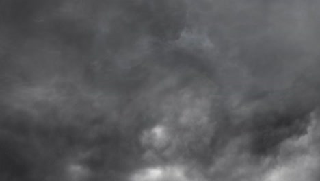 Dramatische-Dunkle-Wolkenbedingungen-Und-4k-Gewitter