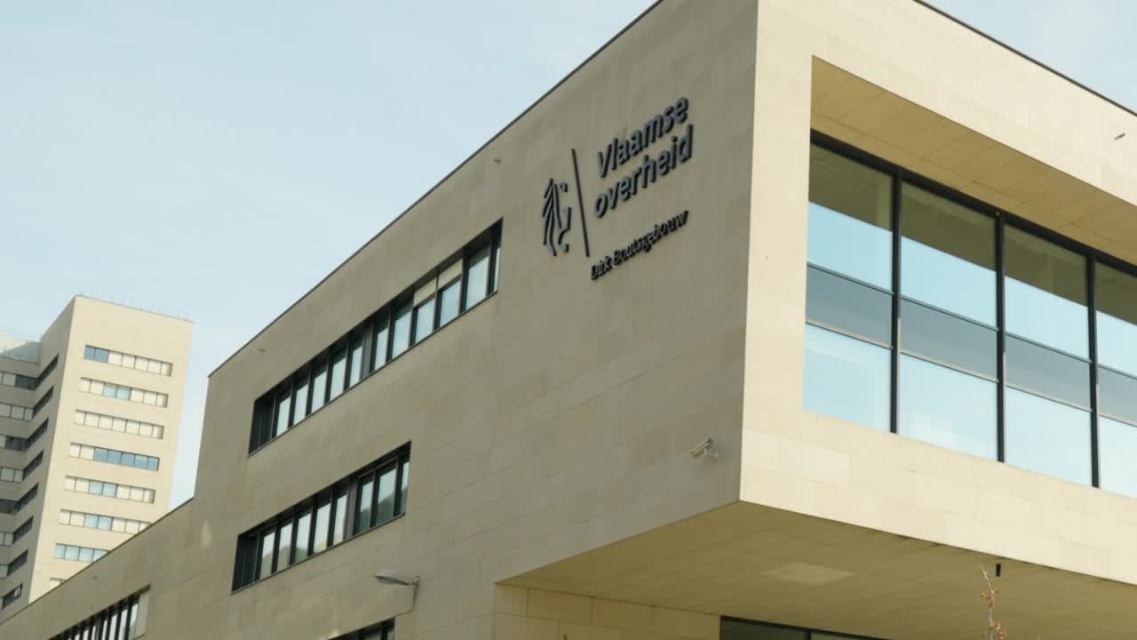 edificio de la sede del gobierno flamenco dirk bouts - leuven, bélgica