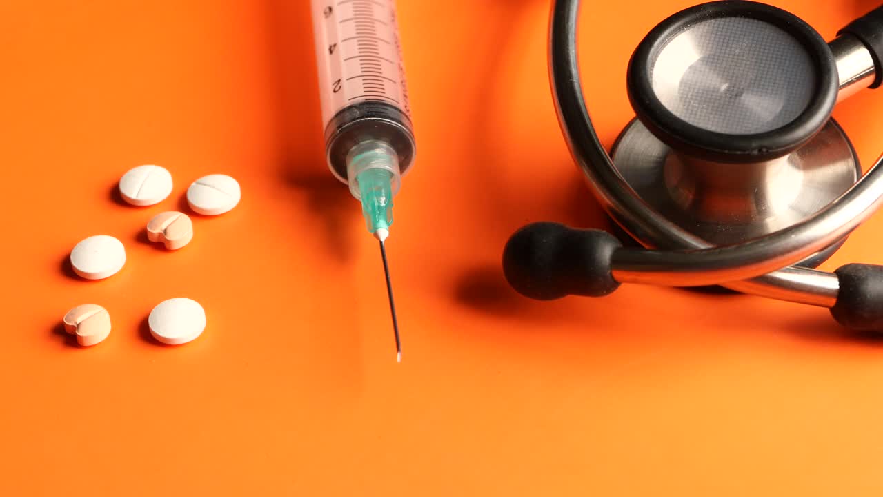 equipos médicos y medicamentos