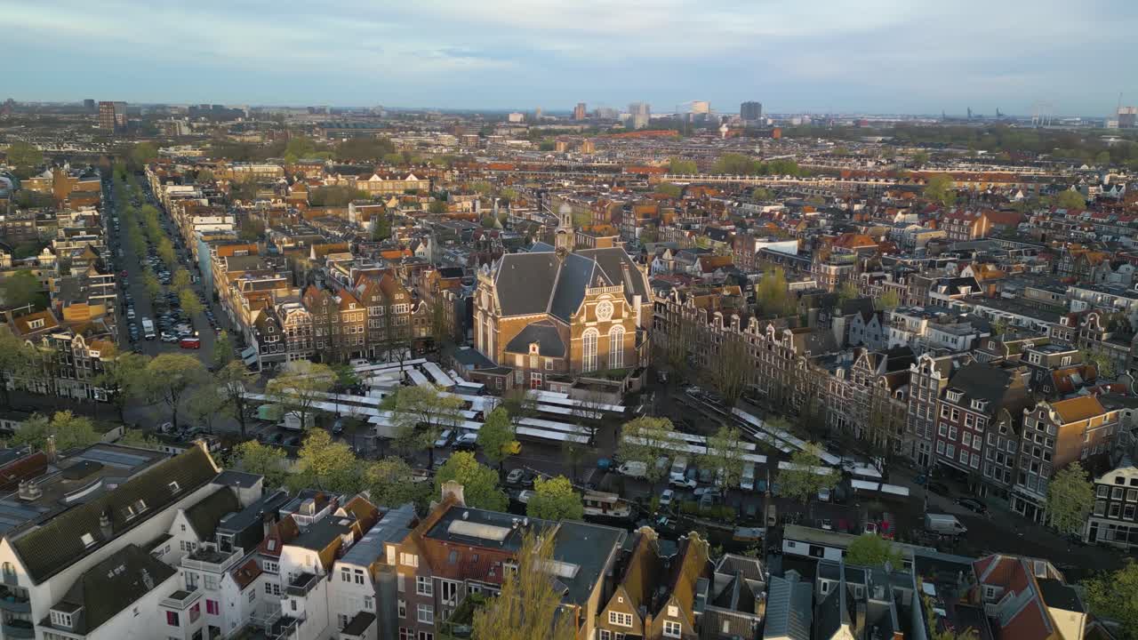 암스테르담의 요르단 동네에 있는 noorderkerk와 noordermarkt의 아름다운 공중 촬영
