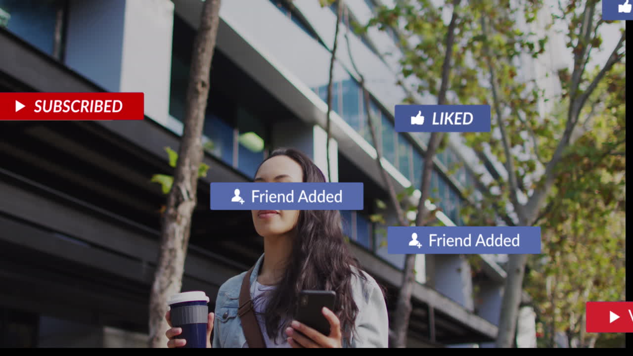 스마트폰을 사용하는 두 인종 여성에 대한 소셜 미디어 아이콘의 애니메이션