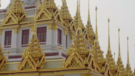 chapiteles en el templo de wat pho bangkok