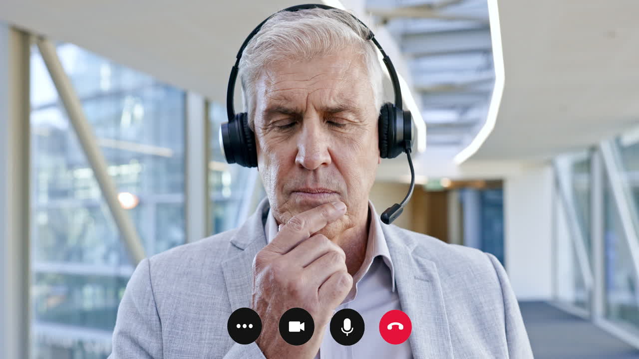 servicio al cliente, cara o hombre mayor en videollamada
