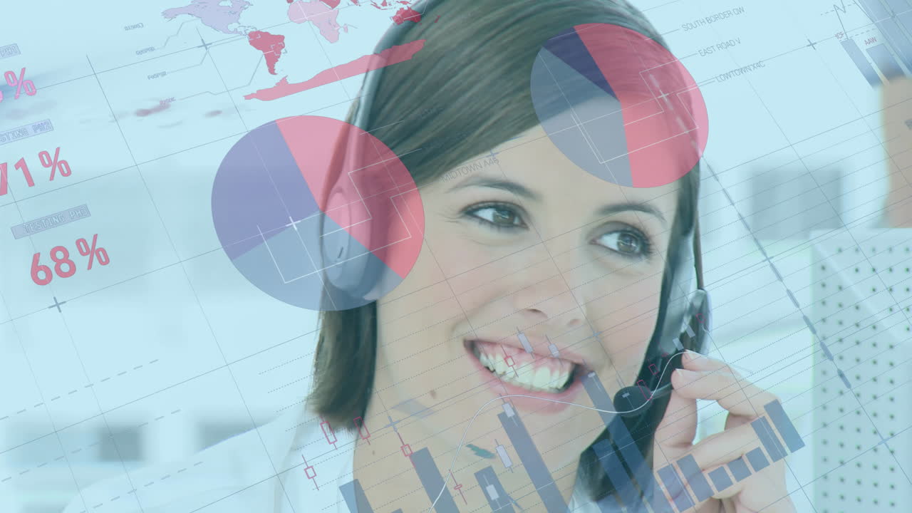 animación de procesamiento de datos estadísticos contra mujer caucásica hablando en auriculares de teléfono en la oficina.