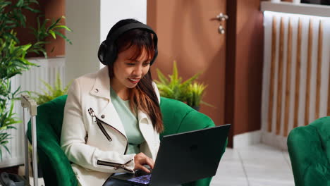 Hotel-guest-watching-movies-on-laptop-in-lounge-area